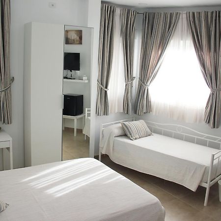Hotel Sunnylivings à Séville Extérieur photo